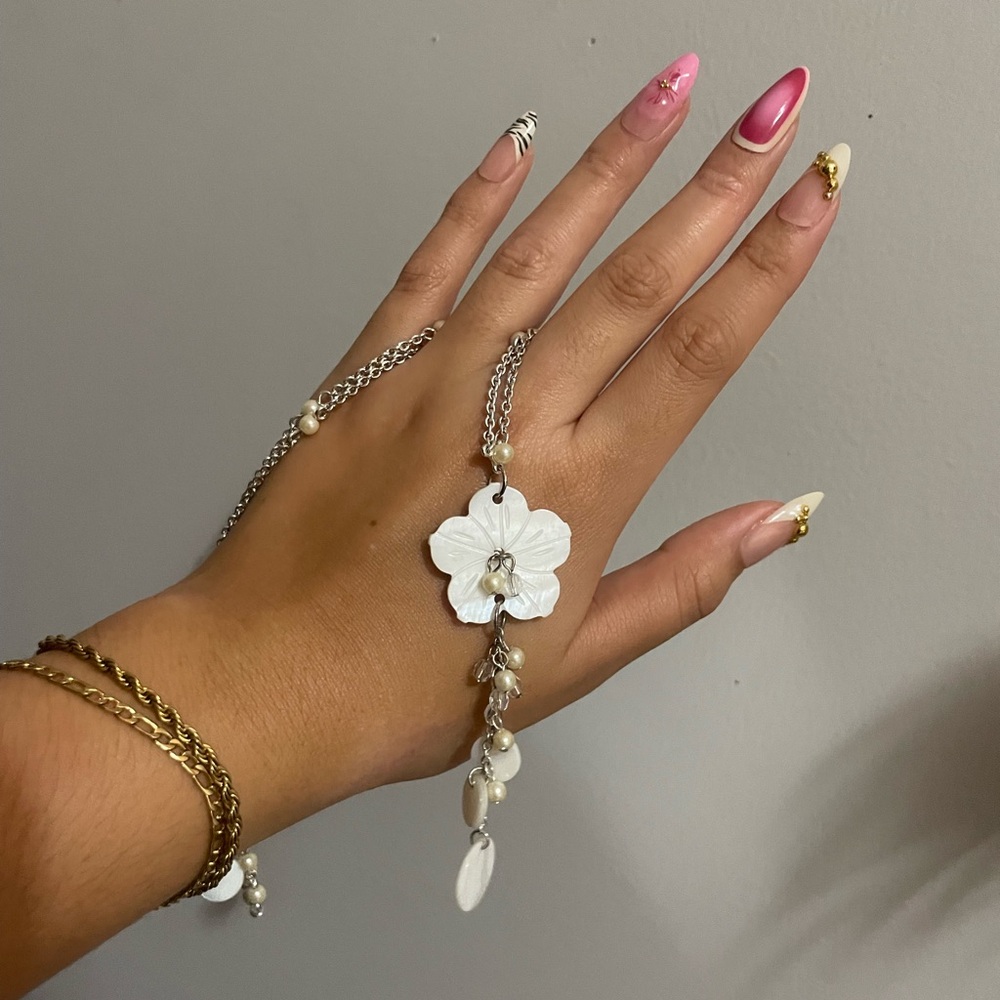 Vintage Avon Pearl Flower Necklace